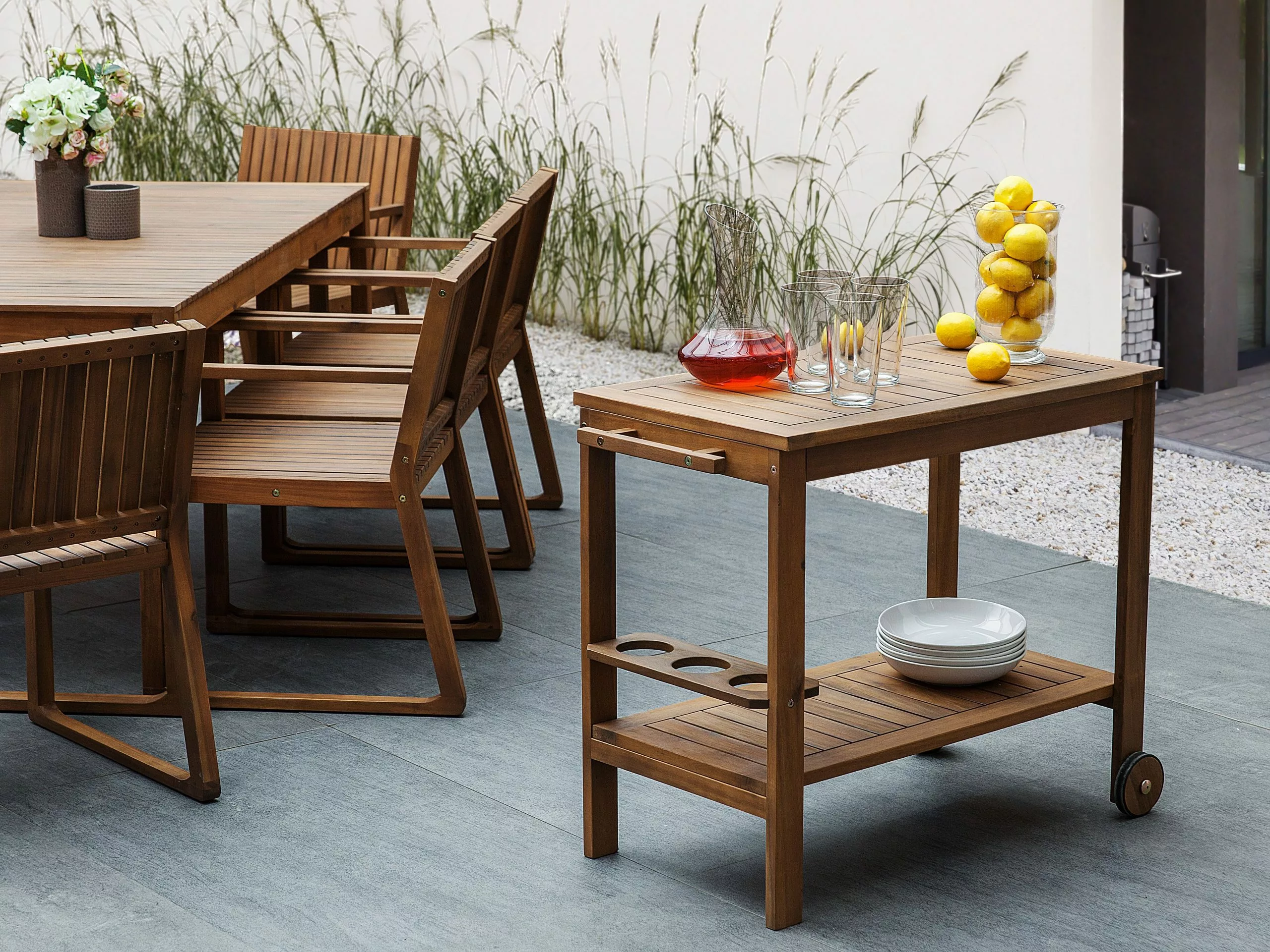 Beliani Tarjoiluvaunu Vaalea Akasiapuu SASSARI 4 Beliani Tarjoiluvaunu Vaalea Akasiapuu SASSARI - Image 2