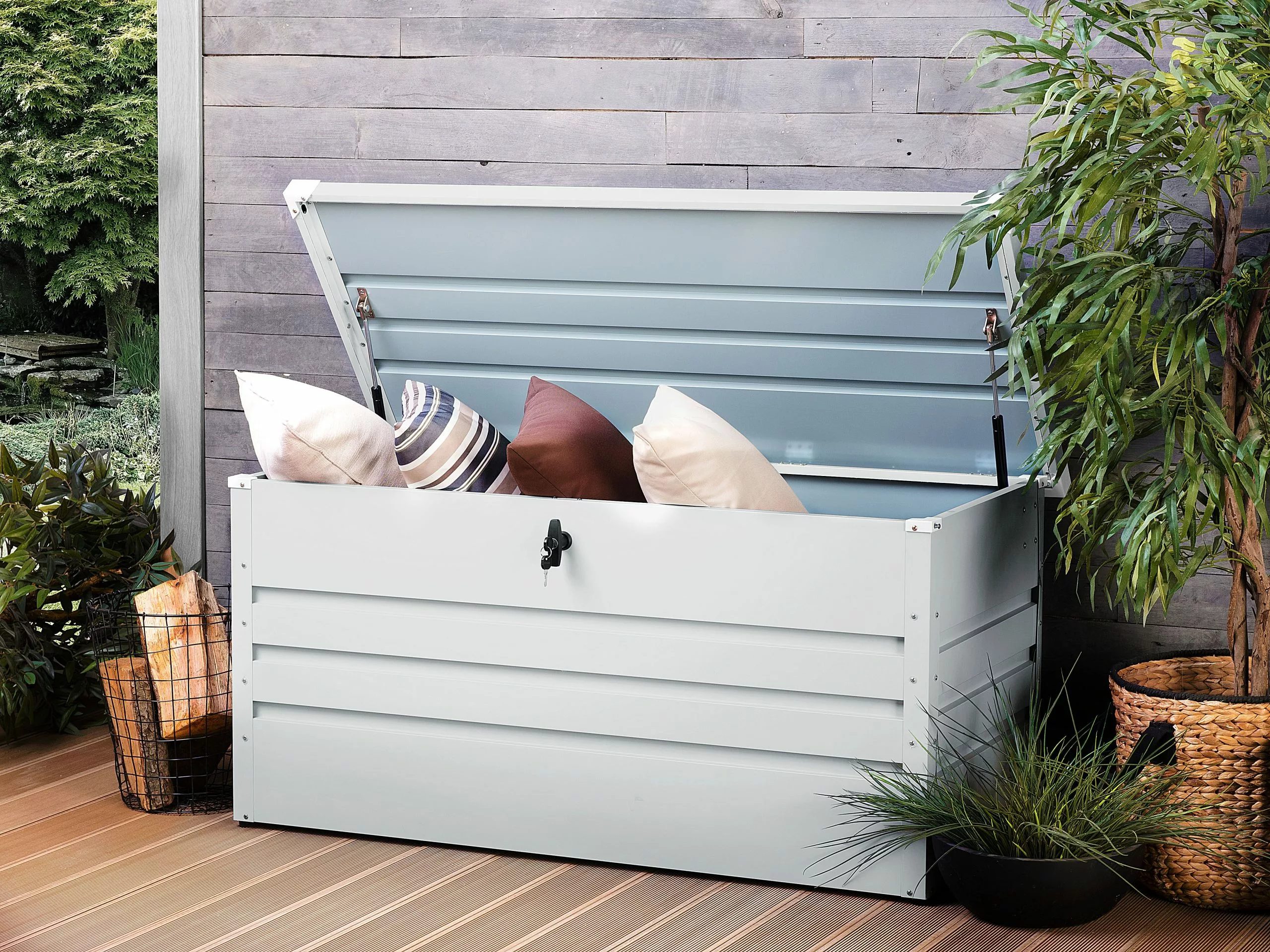 Beliani Pehmustelaatikko Teräksinen Vaaleanharmaa 132x62 Cm CEBROSA 4 Beliani Pehmustelaatikko Teräksinen Vaaleanharmaa 132x62 Cm CEBROSA - Image 2