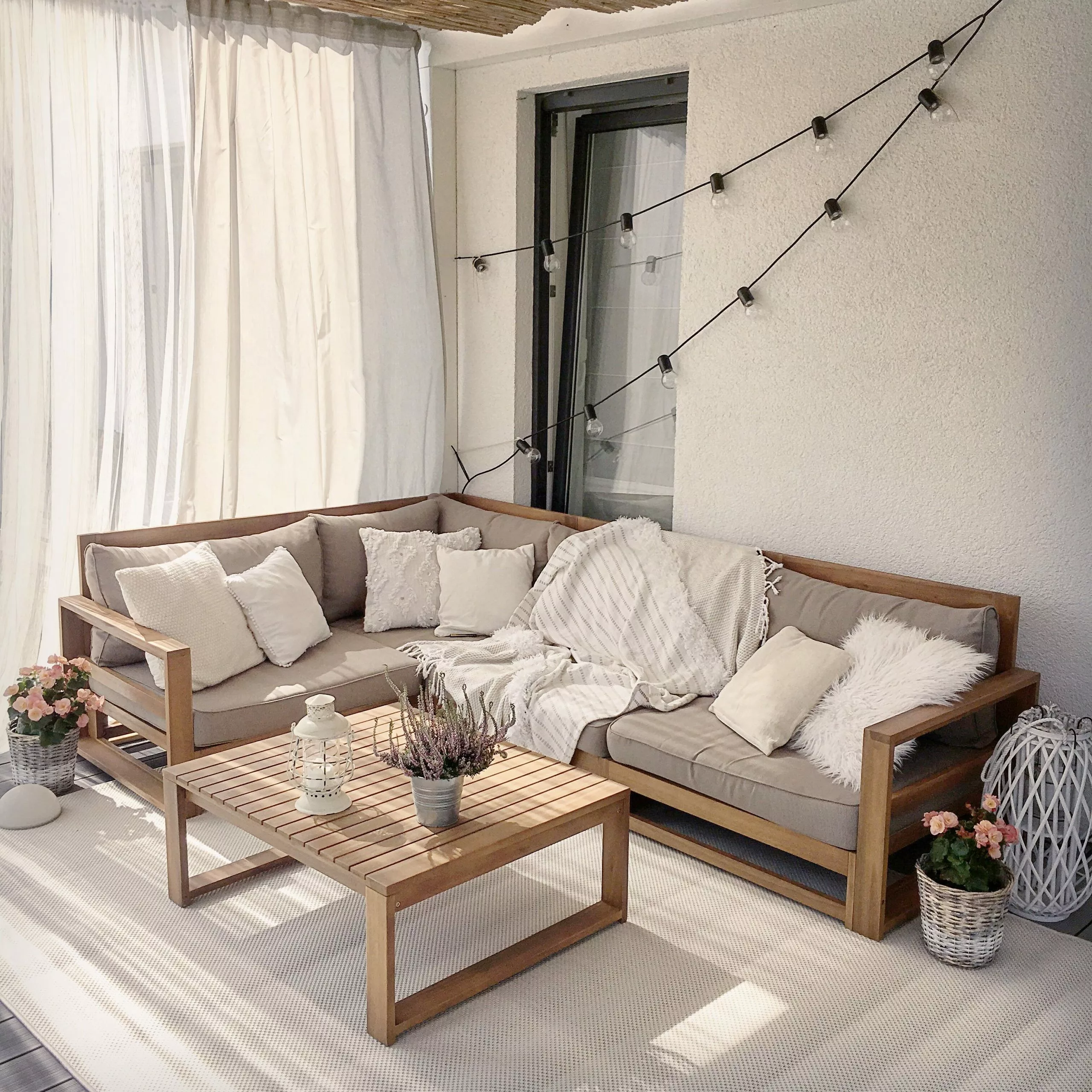 Beliani 4-istuttava Ulkosohvaryhmä Akasiapuu Oikeak. Ruskeanharmaa TIMOR - Image 4