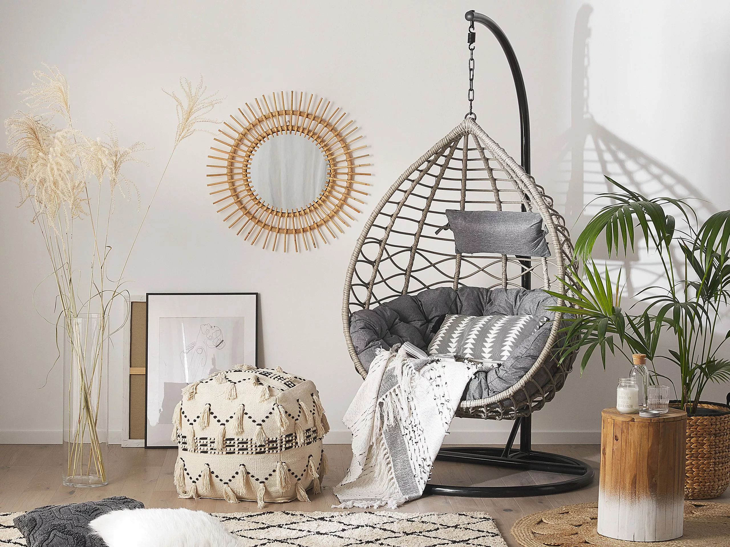 Beliani Riipputuoli Jalustalla Polyrottinki Harmaa ARSITA 4 Beliani Riipputuoli Jalustalla Polyrottinki Harmaa ARSITA - Image 2