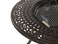 Beliani Puutarhapöytä Grillillä Alumiini Tummanruskea ø 105 Cm MANFRIA -Ulkokalusteet myymälä undef src sa picid 765629 type whitesh image