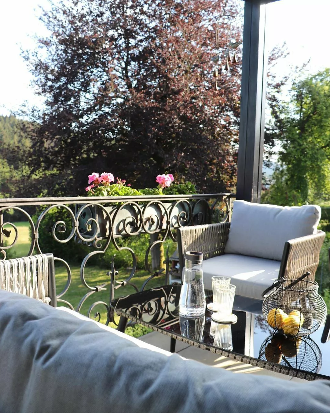 Beliani Puutarhapöytäryhmä Harmaa/musta PREVEZA - Image 3