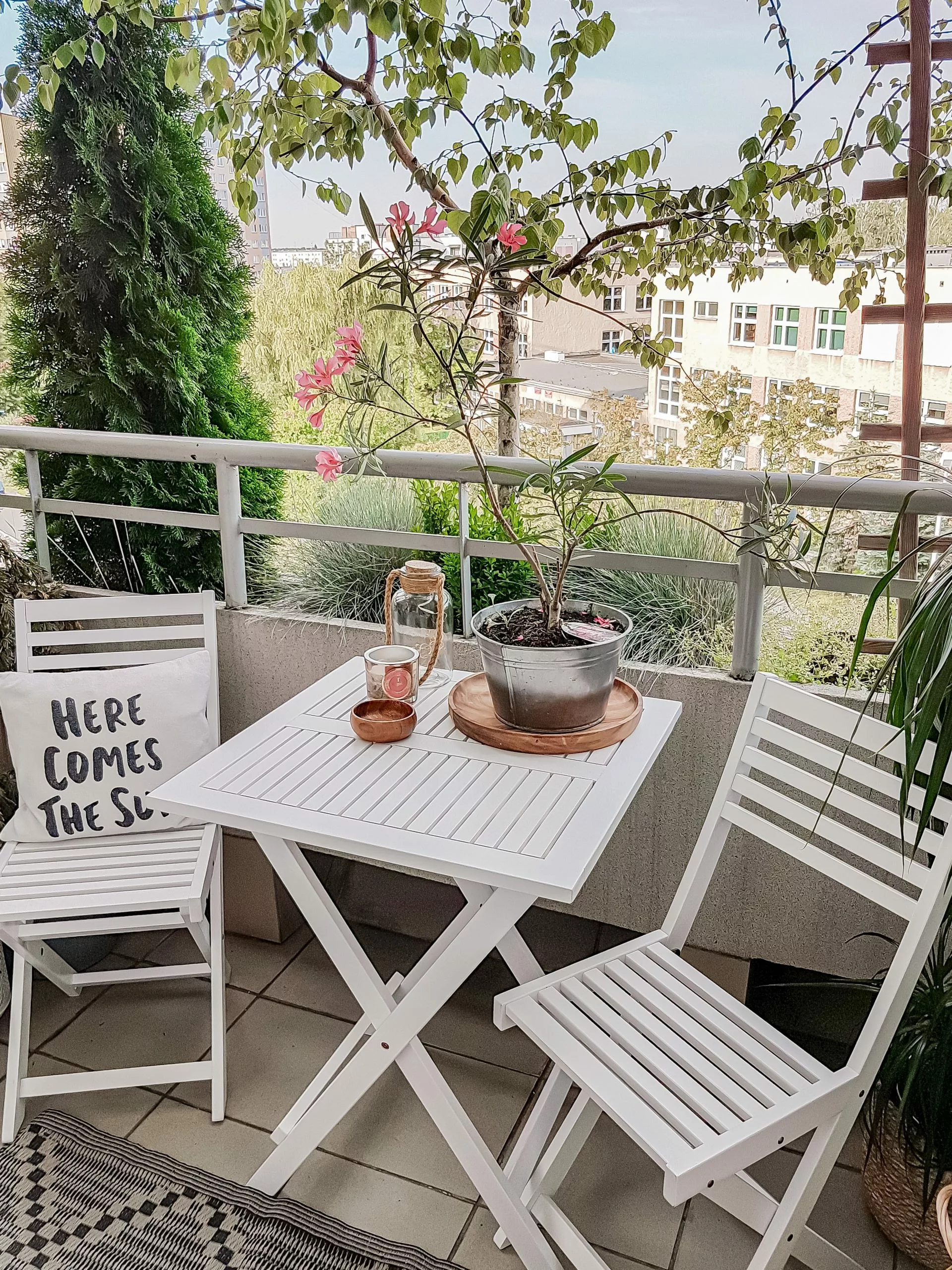 Beliani 2-istuttava Bistrosetti Akasiapuu Valkoinen FIJI - Image 3