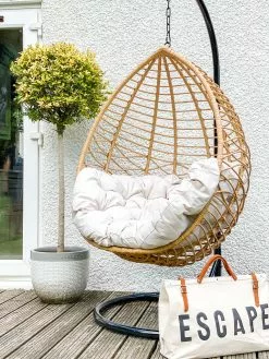 Beliani Riipputuoli Jalustalla Polyrottinki Luonnonväri ARSITA -Ulkokalusteet myymälä undef src sa picid 784690 type whitesh image