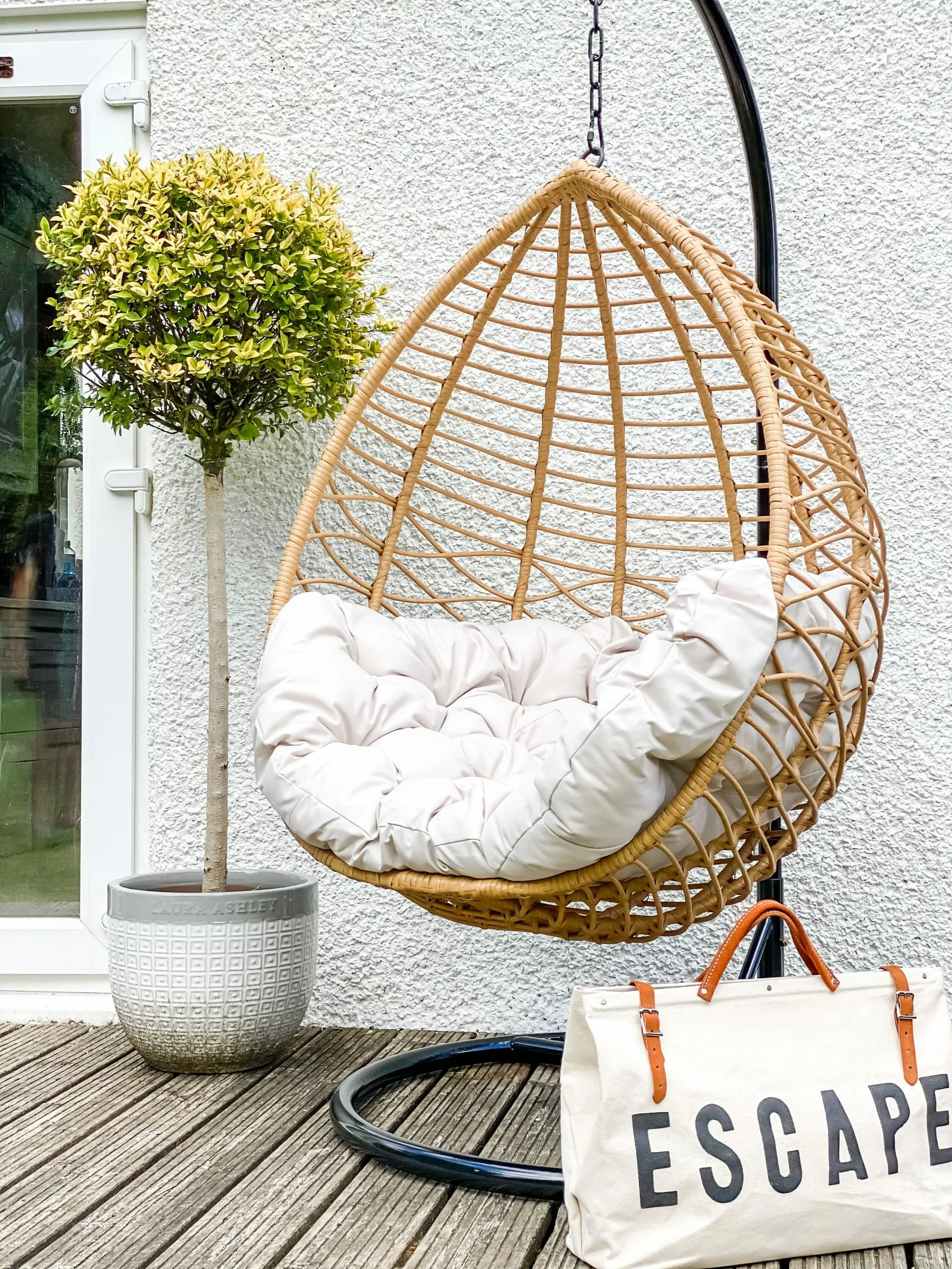 Beliani Riipputuoli Jalustalla Polyrottinki Luonnonväri ARSITA - Image 4