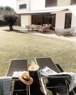 Beliani Musta Aurinkotuoli FOSSATO 14 Beliani Musta Aurinkotuoli FOSSATO -Ulkokalusteet myymälä undef src sa picid 798264 type whitesh image