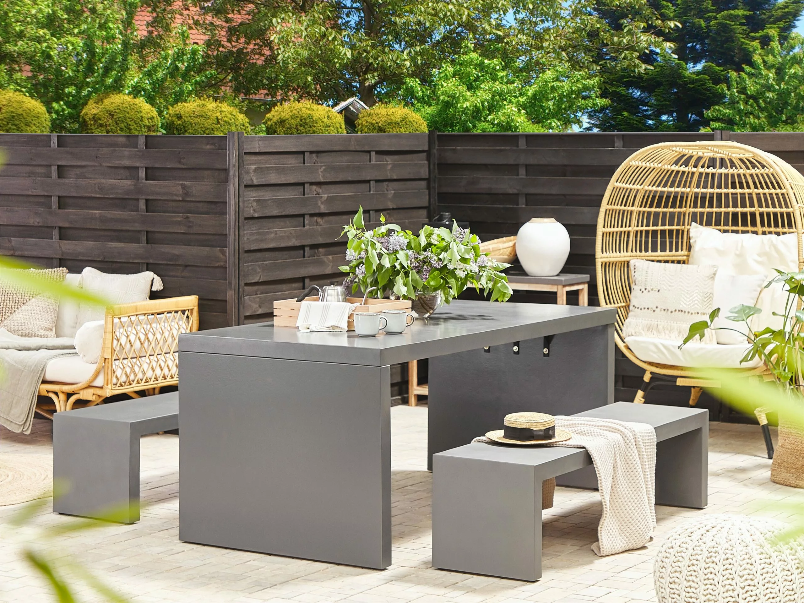 Beliani Puutarhakalustesetti 4 Hengelle Harmaa Betoniefektillä TARANTO 4 Beliani Puutarhakalustesetti 4 Hengelle Harmaa Betoniefektillä TARANTO - Image 2