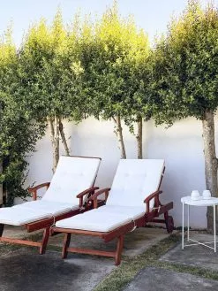 Beliani Puinen Aurinkotuoli Luonnonvalkoisella Pehmusteella TOSCANA 16 Beliani Puinen Aurinkotuoli Luonnonvalkoisella Pehmusteella TOSCANA -Ulkokalusteet myymälä undef src sa picid 810528 type whitesh image