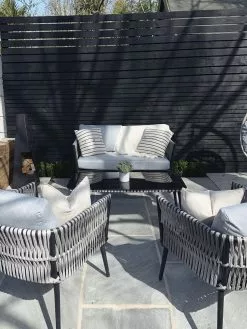 Beliani Puutarhapöytäryhmä Harmaa/musta PREVEZA -Ulkokalusteet myymälä undef src sa picid 810547 type whitesh image