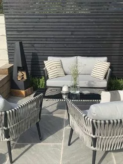 Beliani Puutarhapöytäryhmä Harmaa/musta PREVEZA -Ulkokalusteet myymälä undef src sa picid 810549 type whitesh image