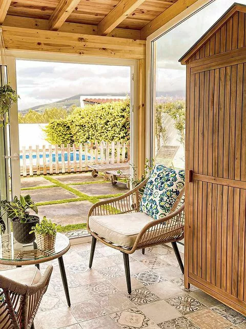 Beliani Puutarhakaappi Akasiapuu Ruskea 100 X 200 Cm SAVOCA - Image 3