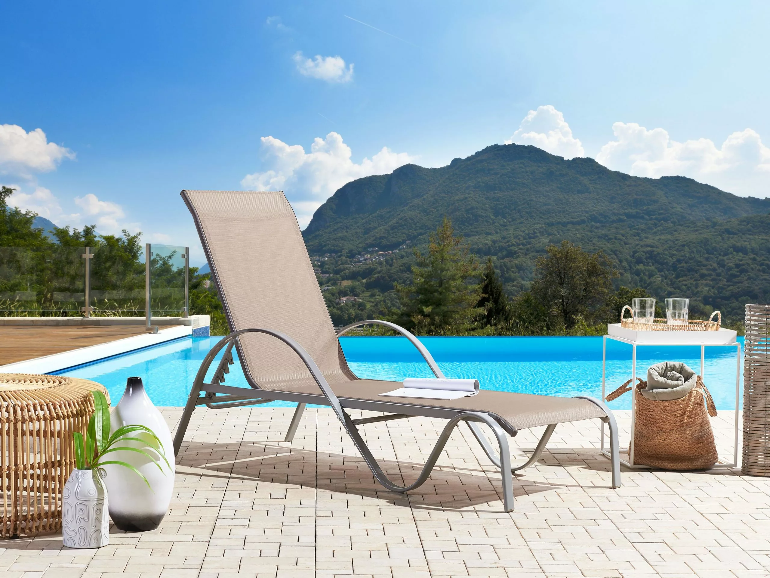 Beliani Aurinkotuoli Vaaleanruskea PROCIDA 4 Beliani Aurinkotuoli Vaaleanruskea PROCIDA - Image 2