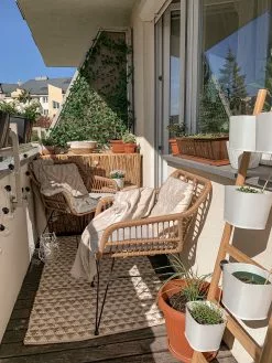 Beliani 2-istuttava Bistrosetti Polyrottinki Luonnonväri TRESTINA -Ulkokalusteet myymälä undef src sa picid 823556 type whitesh image