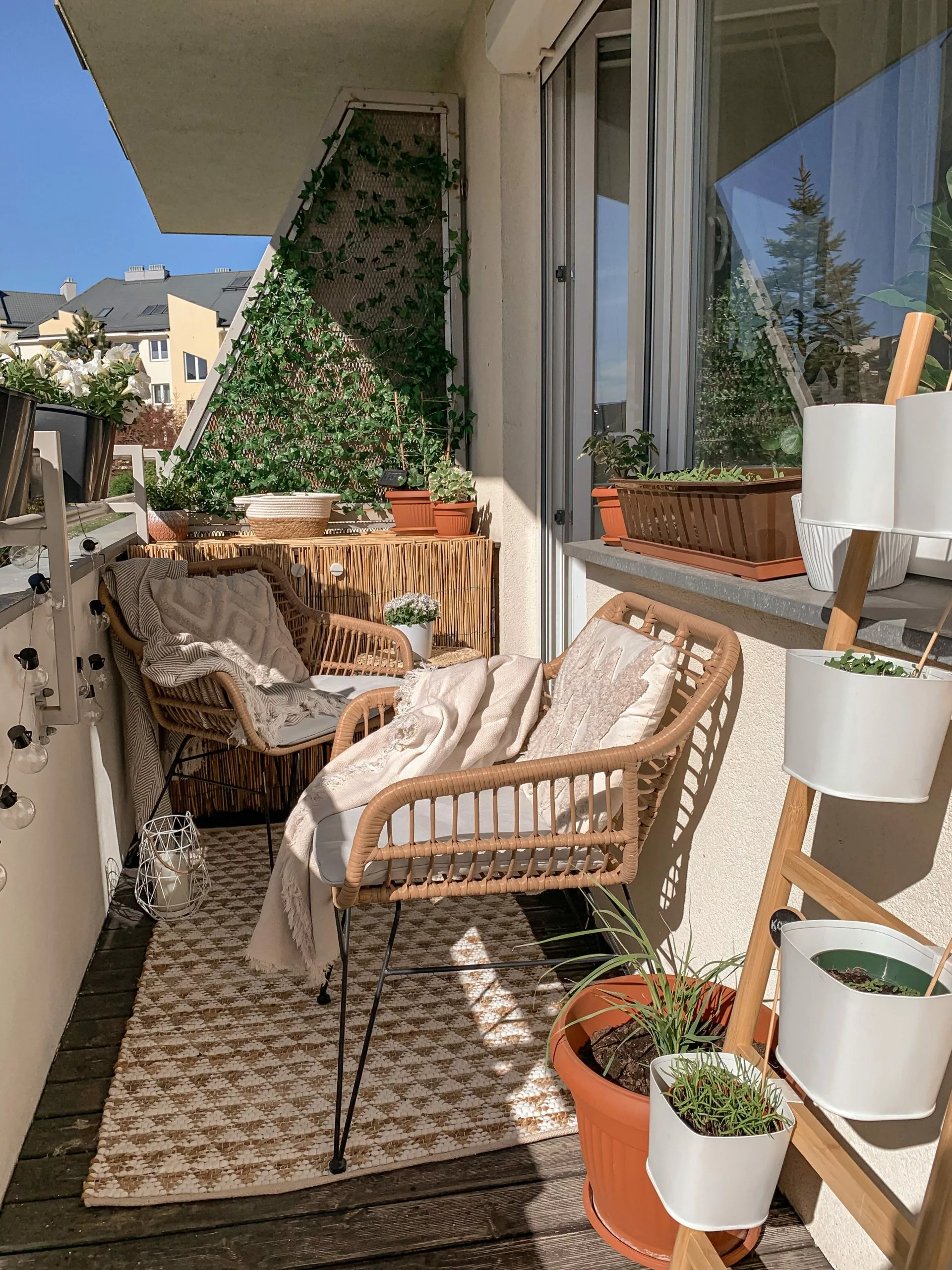 Beliani 2-istuttava Bistrosetti Polyrottinki Luonnonväri TRESTINA - Image 5