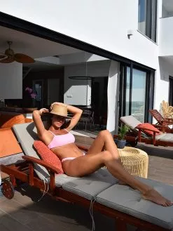 Beliani Puinen Aurinkotuoli Ruskeanharmaalla Pehmusteella TOSCANA -Ulkokalusteet myymälä undef src sa picid 828198 type whitesh image