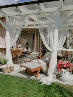 Beliani Akaasiapuinen Aurinkotuoli JAVA -Ulkokalusteet myymälä undef src sa picid 831742 type whitesh image