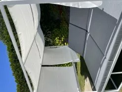 Beliani Aurinkovuode Katoksella Valkoinen/harmaa PALLANZA -Ulkokalusteet myymälä undef src sa picid 832275 type whitesh image