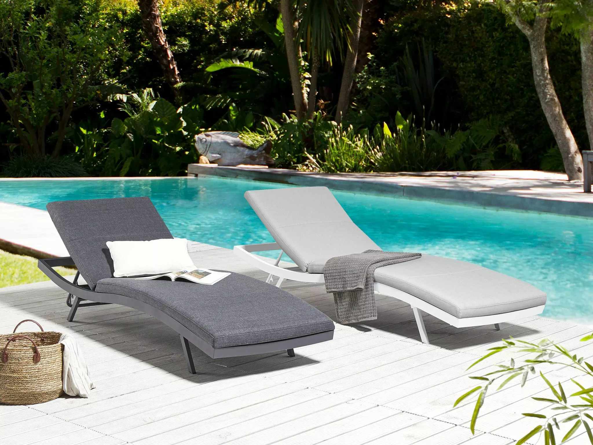 Beliani Aurinkotuoli Alumiini Vaaleanharmaa AMELIA 4 Beliani Aurinkotuoli Alumiini Vaaleanharmaa AMELIA - Image 2